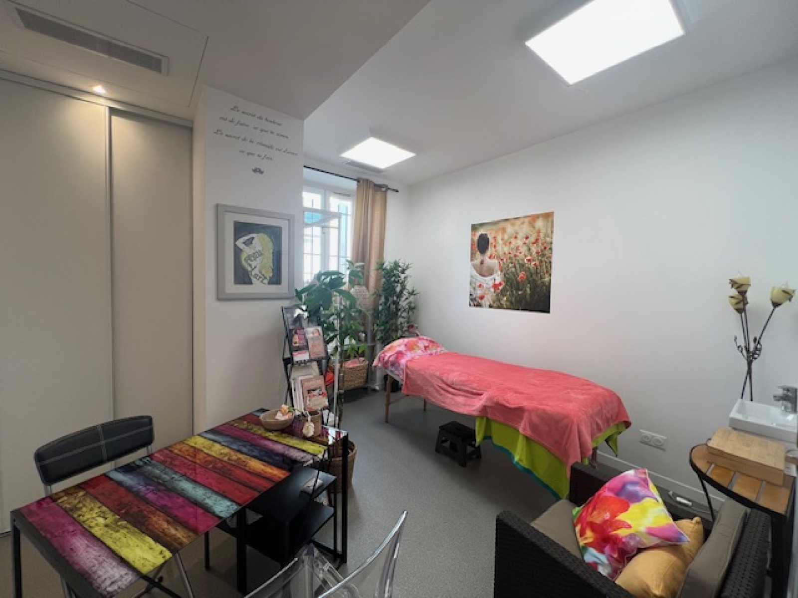 Image_, Local professionnel, Contes, ref :82618431